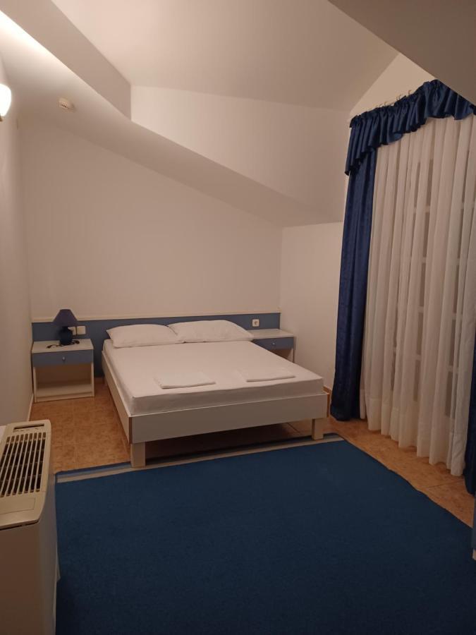 Hotel Ivan Dujmovic Dvori Bol Zewnętrze zdjęcie