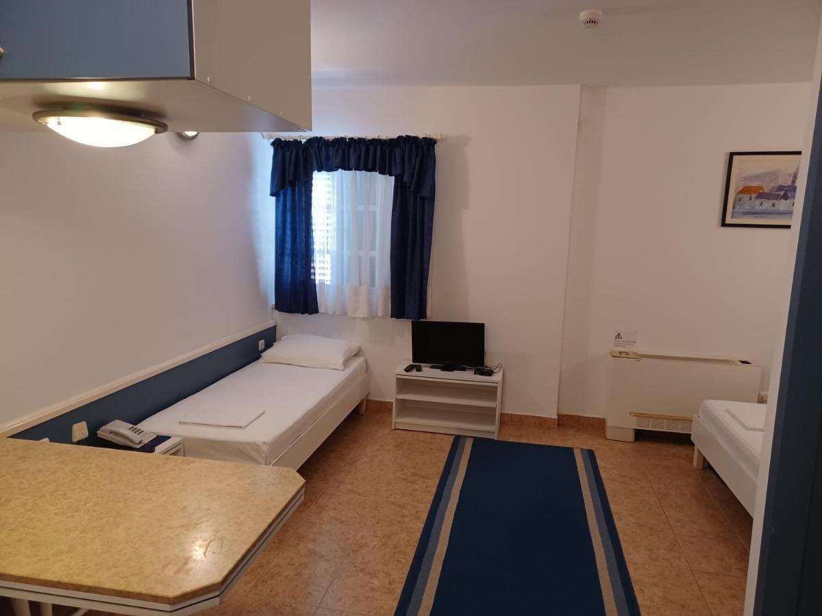 Hotel Ivan Dujmovic Dvori Bol Zewnętrze zdjęcie